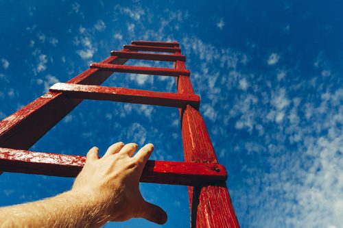 Moving-from-a-Fixed-Mindset-to-a-Growth-Mindset - hand on ladder