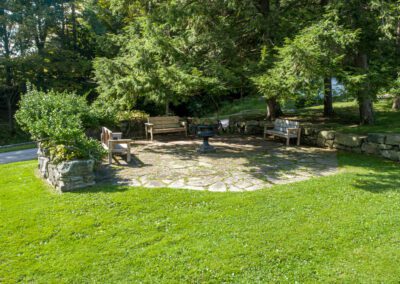 Mountain Laurel Recovery Center - Pennsylvania Addiction Treatment Center - outdoor benches